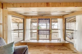 Private Beach and Fishing Pond! Eufaula Family Cabin - 4