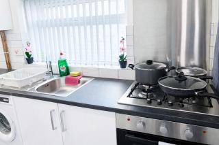 Stylish Modern Home Central Location - 9