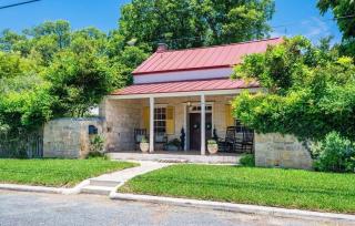 Sweet Escape- Historic Luxury Estate with Pool, Hot Tub, Fire Pit & Pool Table - 9