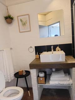 Cozy Urban Oasis - 0