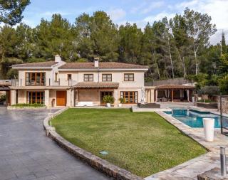 Traditional property with big pool and garden - 7
