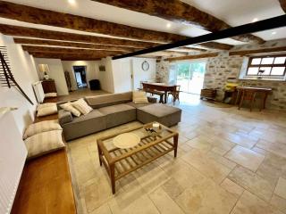 Le Margeride- corps de ferme - 3500m2 de terrain - 8