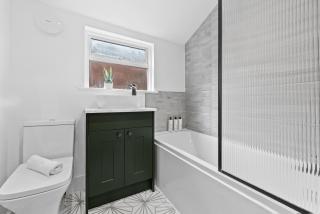 Large Luxury 4 Bed Chic House Southampton Centre, Great for groups! Parking available, Sleeps 7- By Blue Puffin Stays - 3