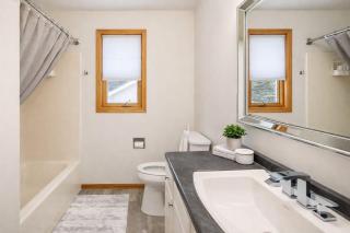 East Side 3 Br 2 full bath King Bed - 6