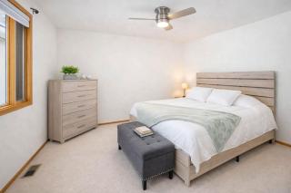 East Side 3 Br 2 full bath King Bed - 5