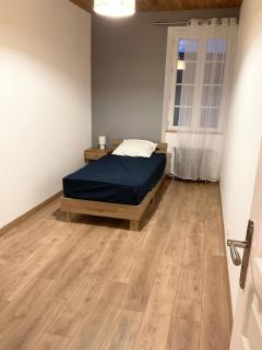 Grand logement cosy avec terrasse 900 m cure - 2
