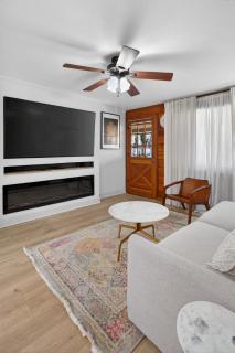 Modern LogCabin Farmhouse w Fresh Eggs Experience - 8