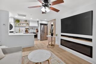 Modern LogCabin Farmhouse w Fresh Eggs Experience - 4