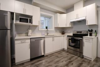 Modern 3BR - Patio - Fireplace - Self Check-in - 7