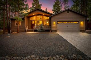 Spacious 3BR Cabin Deck Fireplace & Forest Views - 5