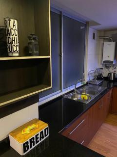 Hermoso departamento moderno 2D en Obrajes - 8
