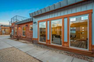 Timber & Tin G 2Bed 2Bath w Pool & Rooftop Deck - Kanab - 1