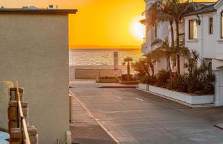 Spacious 6Br W Oceanview Deck And Bbq, One House From Sand By Beachview Rentals - Newport Beach - 1