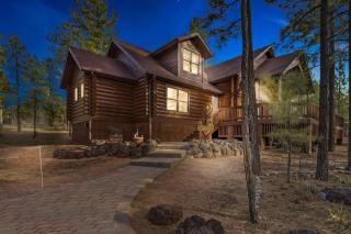 Spacious 4 Bedroom Cabin Deck Games and Views - 0