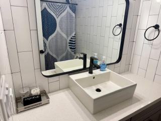 Near Airport, Hospital, MidTown, 58 TV - Apt 254 - 8