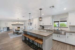 Sparkling Pool 4 Bedroom Grill Great Location - 7