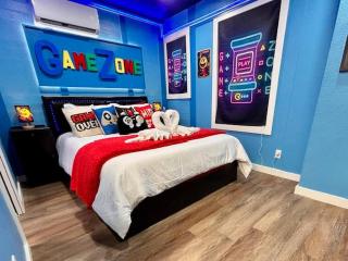 GameZone with PacMa Arcade, WiFi, Free Parking - 0