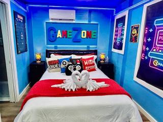 GameZone with PacMa Arcade, WiFi, Free Parking - 4