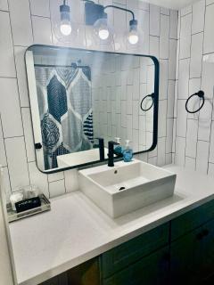 Near Airport, Hospital, MidTown, 58 TV - Apt 150 - 1