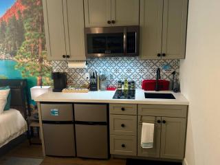 Near Airport, Hospital, MidTown, 58 TV - Apt 150 - 1