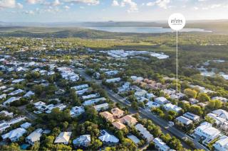 Stylish Sunrise Beach Coastal Abode with Hot Tub - 8