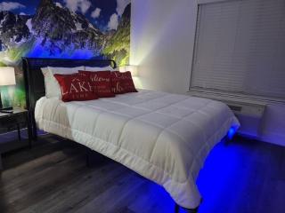 Near Airport, Hospital, Midtown, 58 TV - Apt 255 - 0
