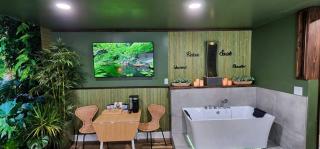 Zen Retreat-Jacuzzi, kitchenette, Walk to fun - 9