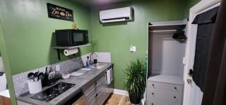 Zen Retreat-Jacuzzi, kitchenette, Walk to fun - 5