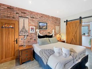 The Shed A Rustic Retreat with Modern Comfort - 7