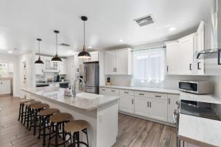5BR Heated Pool BBQ and Covered Patio - DT Phx - 1