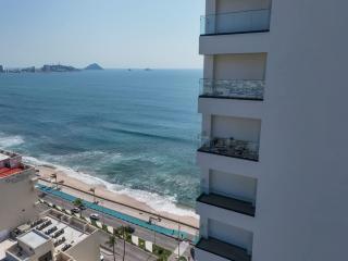 Depa de Lujo en Malecon con Alberca Infinity - 2