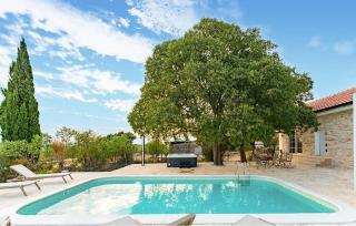 Beautiful Home In Benkovac - 2