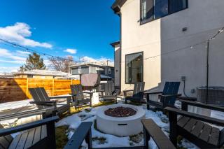 The Benton Hot Tub Theater 5 Mins to Denver - Denver - 8