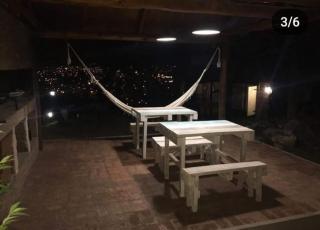 Cabañas con vista panorámica a toda la ciudad, pileta - 0