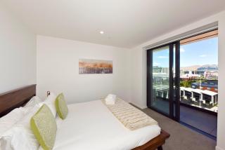 Stylish 1BR Retreat near Te Kaha Stadium - 4