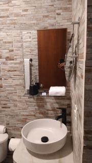 Comfortable private stay, close to downtown - 6