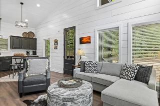 The Rustic Repose - Hot Tub - BBQ - Pets - 1