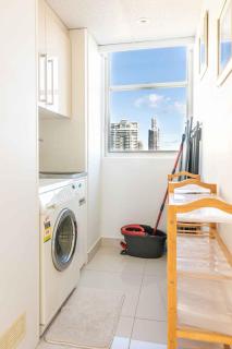 Glamorous 2BD Escape, Breathtaking Panoramic Views - 8