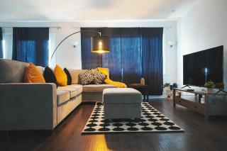 Luxury Lakeview Stay with Jacuzzi in Downtown Barrie - 9