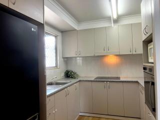 3BR Family Home in Boronia Heights - 8