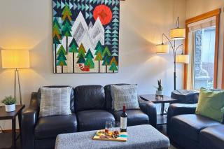 Outdoor Pool, 3 Hot tubs, Gym Warm and Welcoming - 6