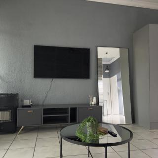 Stylish city escape, in Alberton near New Market - 6