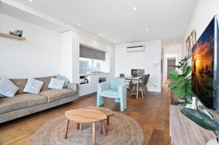 One Bed Apartment Close to Cafes and Coast - 6