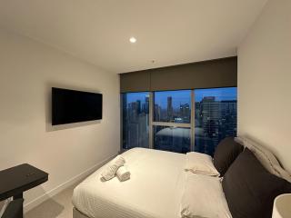 Luxurious Jaw Dropping Melbourne CBD View - Level 56! - 5