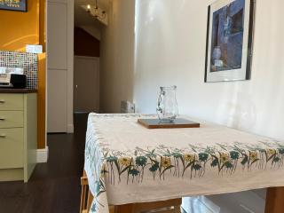 Large town flat 2 minutes from Pembroke Castle - 2