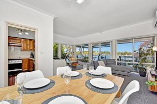 Lakehouse on Alexander - 9