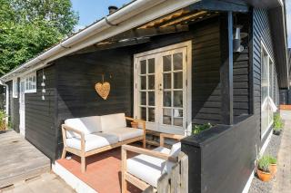 Split-Level Holiday Home With View Of Årø - 2