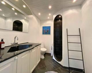 Elegant Home With Views Of Protected Landscape - 4