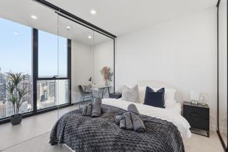 Cloud 60 Luxury 2BR Above the City Lights - 9