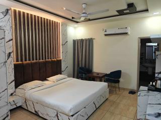 Collection O Sector 5 Chandigarh - 0